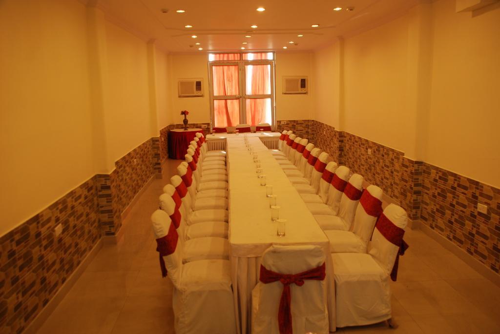Hotel Ganga Ratan آغْرا المظهر الخارجي الصورة