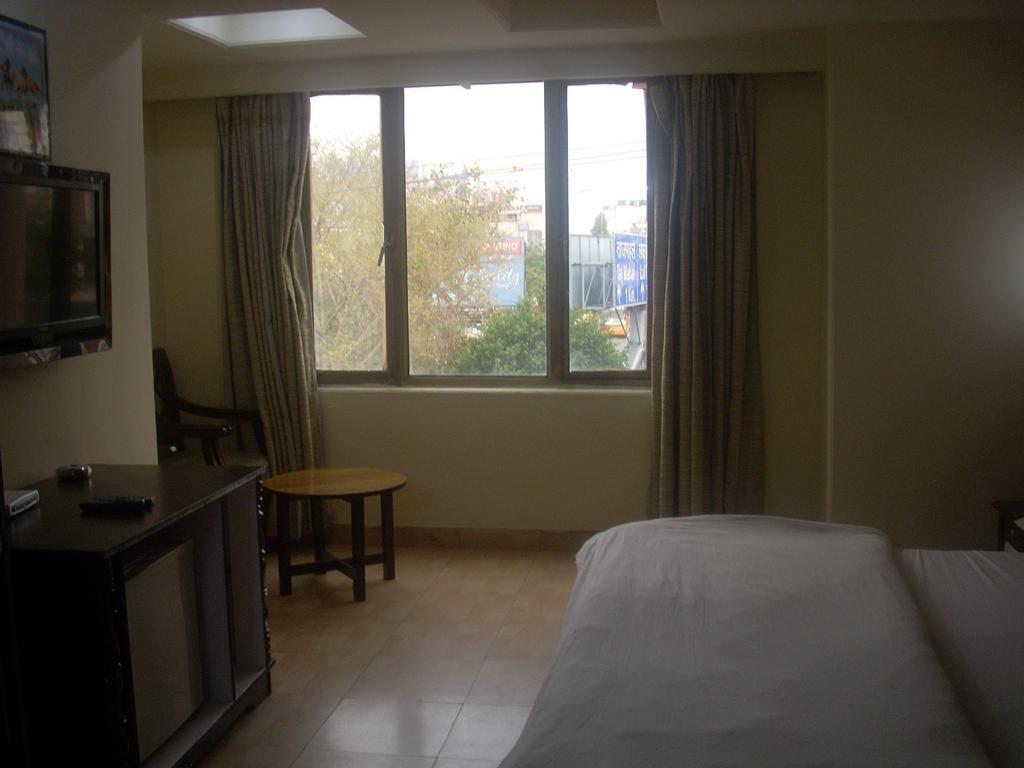 Hotel Ganga Ratan آغْرا الغرفة الصورة