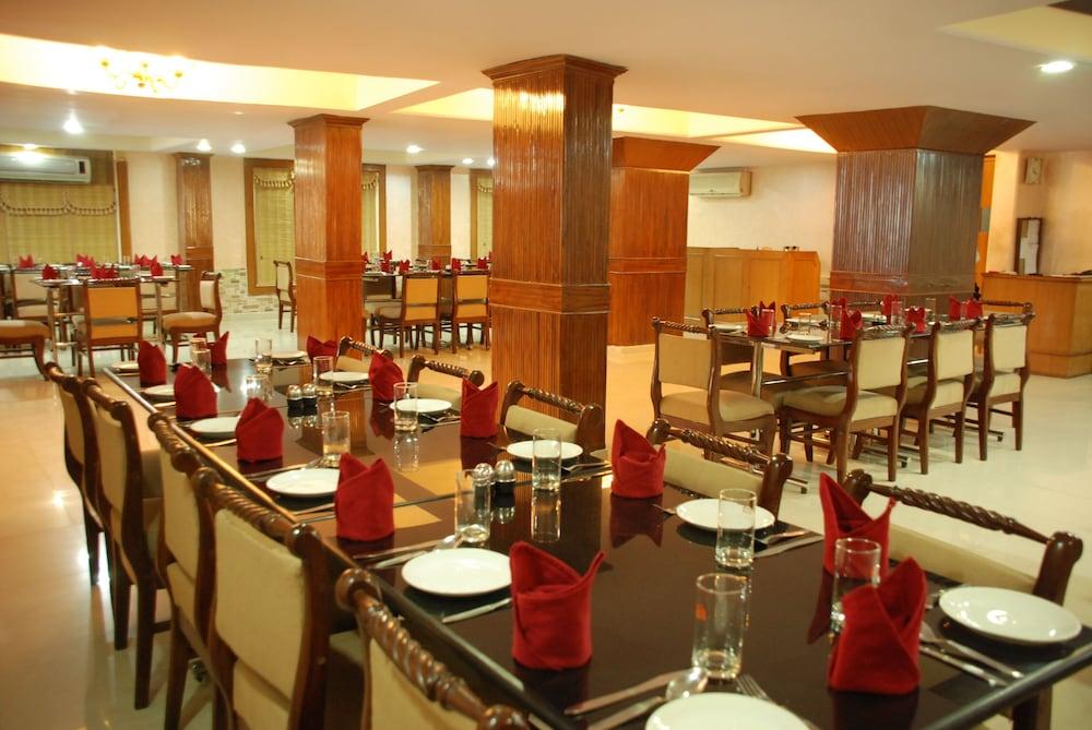 Hotel Ganga Ratan آغْرا المظهر الخارجي الصورة