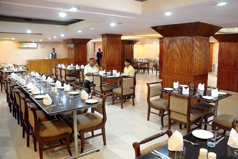 Hotel Ganga Ratan آغْرا المظهر الخارجي الصورة