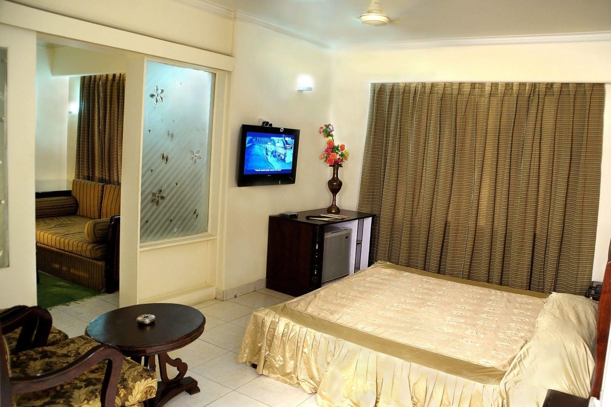 Hotel Ganga Ratan آغْرا المظهر الخارجي الصورة