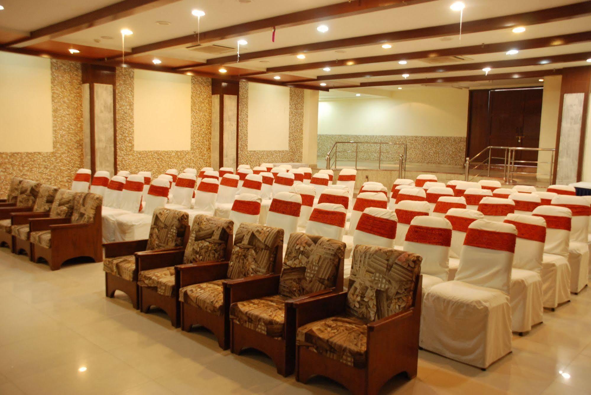 Hotel Ganga Ratan آغْرا المظهر الخارجي الصورة