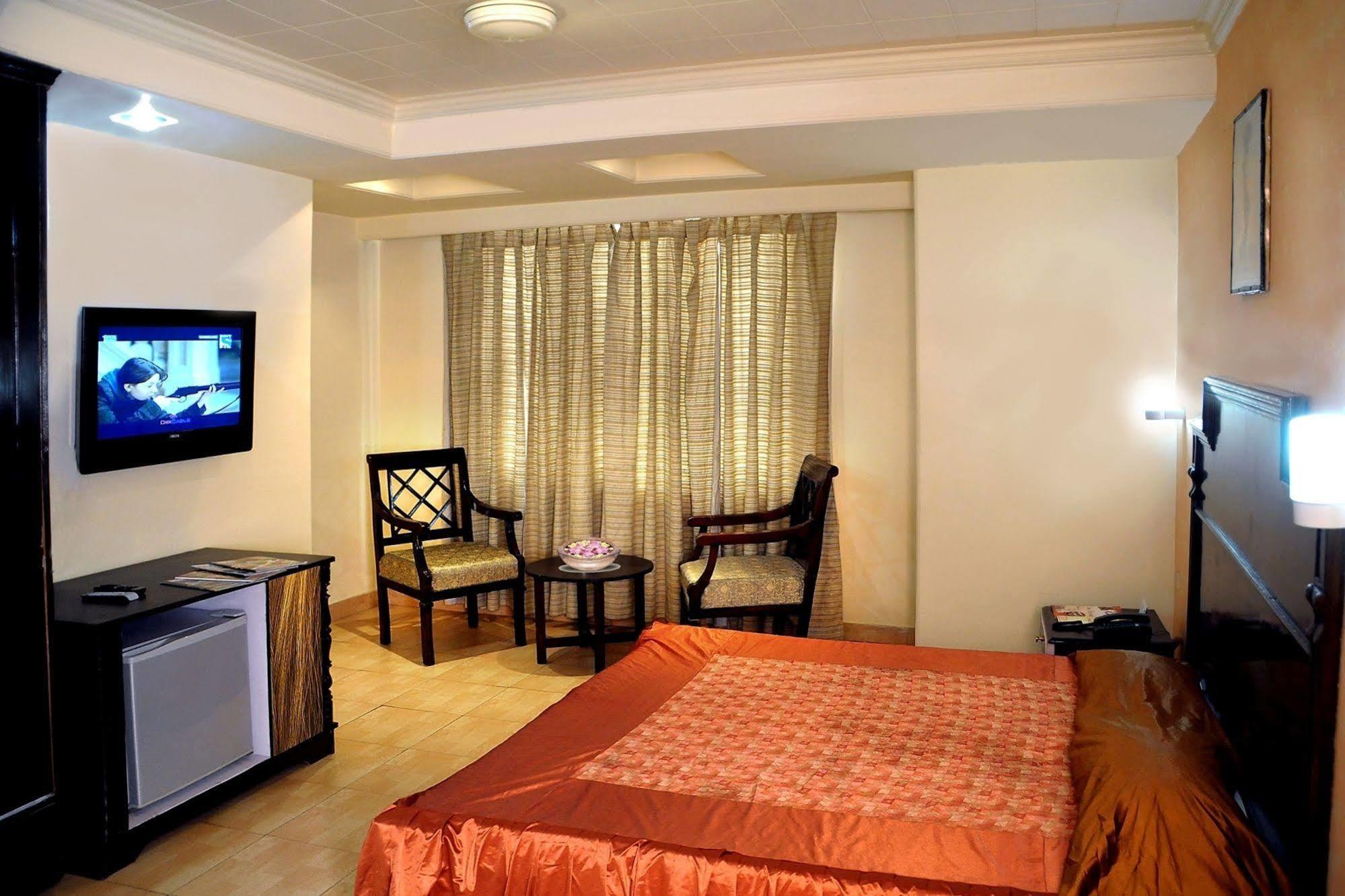 Hotel Ganga Ratan آغْرا المظهر الخارجي الصورة